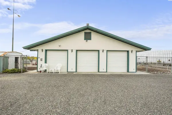 1202 W Hudson Rd, Granger, WA 98932