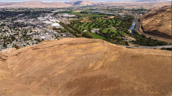 TBD Lookout Pt/Naches River, Selah, WA 98942