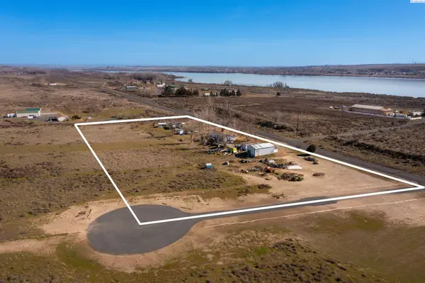 52704 E Christy Rd, Plymouth, WA 99346