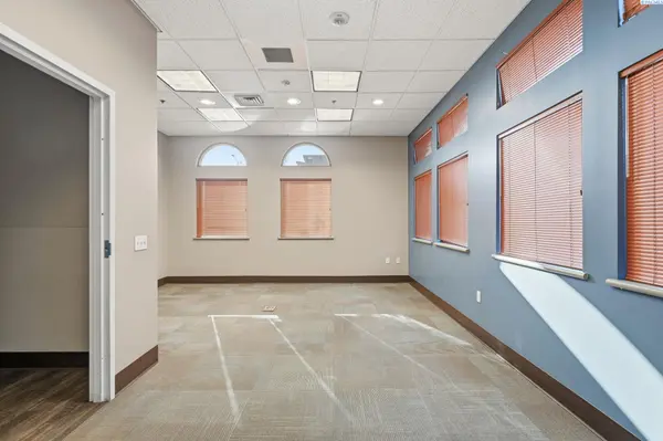 6825 Burden Blvd #A & E, Pasco, WA 99301