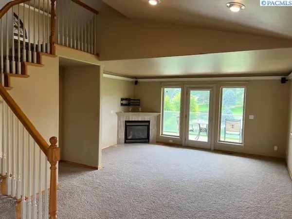 3710 W Canyon Lakes Dr #F-104, Kennewick, WA 99337