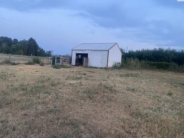 1712 W King St #Lot B, Grandview, WA 98930