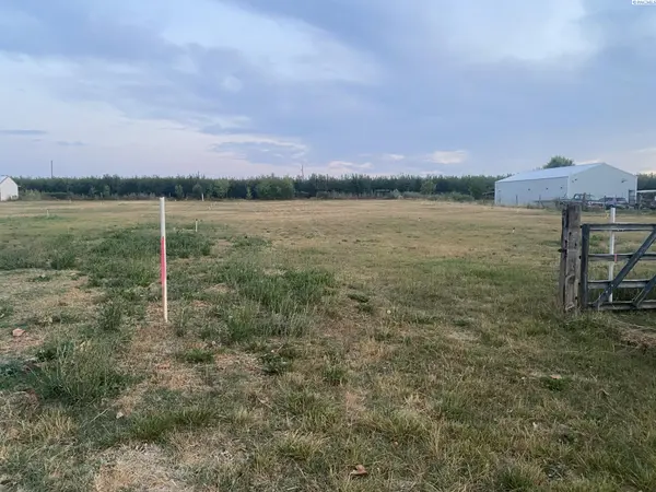 1718 W King St #Lot A, Grandview, WA 98930