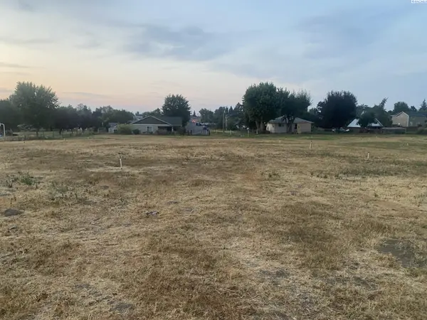 1718 W King St #Lot A, Grandview, WA 98930