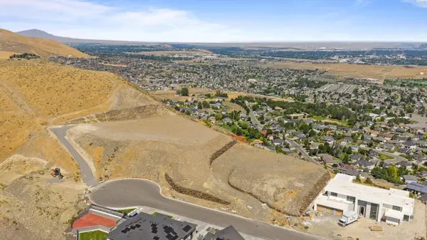 2444 Falconcrest Loop, Richland, WA 99352