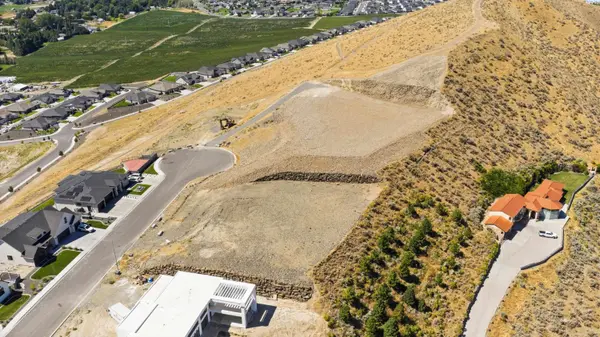 2444 Falconcrest Loop, Richland, WA 99352
