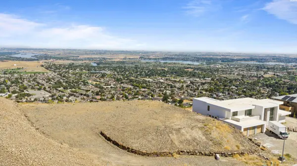 2444 Falconcrest Loop, Richland, WA 99352