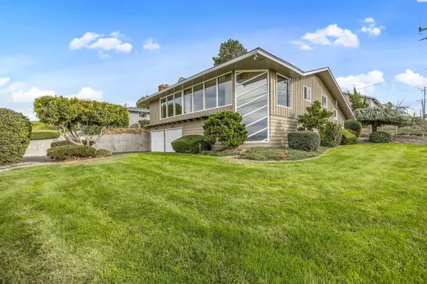 1235 Cherry Ave, Sunnyside, WA 98944
