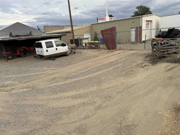 2005 W Lewis St, Pasco, WA 99301