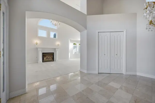 1222 Country Ridge Dr, Richland, WA 99352