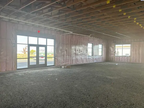 7034 W Clearwater Ave, Kennewick, WA 99336