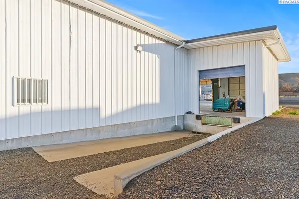 1220 Industrial Way, Union Gap, WA 98903