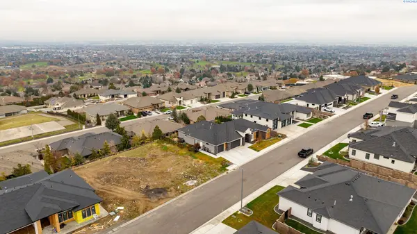 3716 W 49th Ave, Kennewick, WA 99337