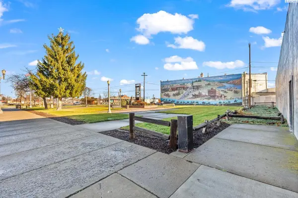 10 S Toppenish Ave, Toppenish, WA 98948