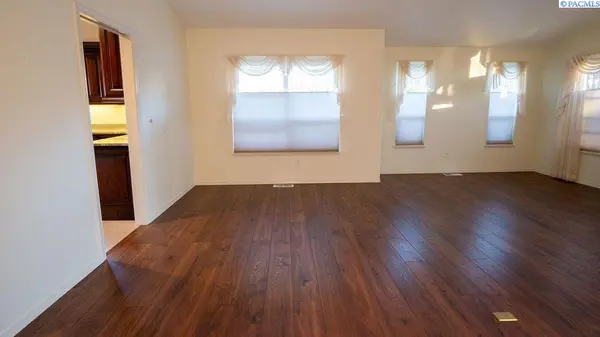 3400 S Huntington Loop, Kennewick, WA 99337