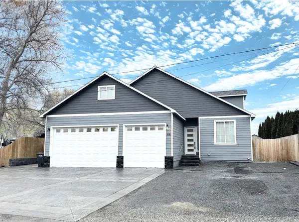 616 N Riverside Dr, West Richland, WA 99353