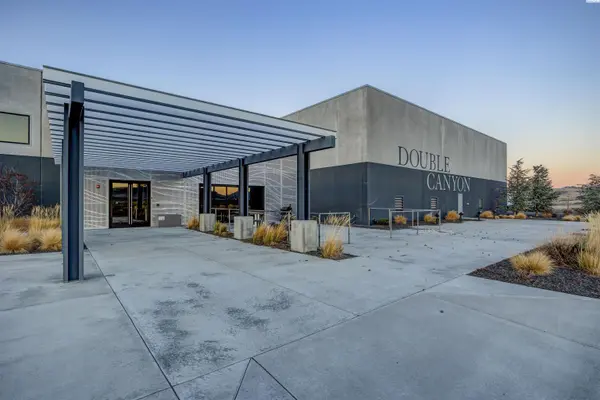 8060 Keene Rd, West Richland, WA 99353