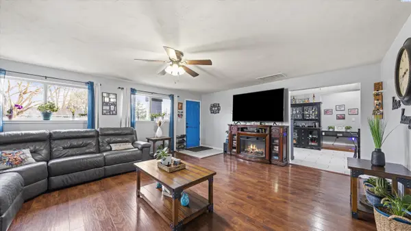420 S Edison Pl, Kennewick, WA 99336