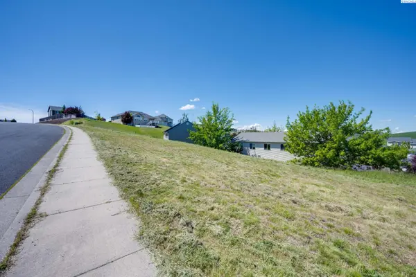 440 NW Terre View Dr, Pullman, WA 99163