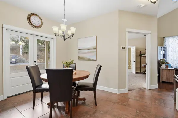 369 Temple Meadow Lane, Richland, WA 99352