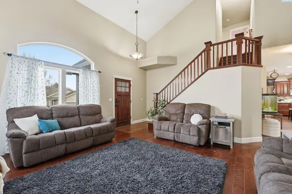 369 Temple Meadow Lane, Richland, WA 99352
