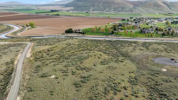72305 Homestead RD, Kennewick, WA 99338