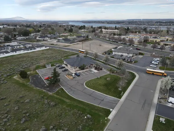 1123 N Grant Pl, Kennewick, WA 99336