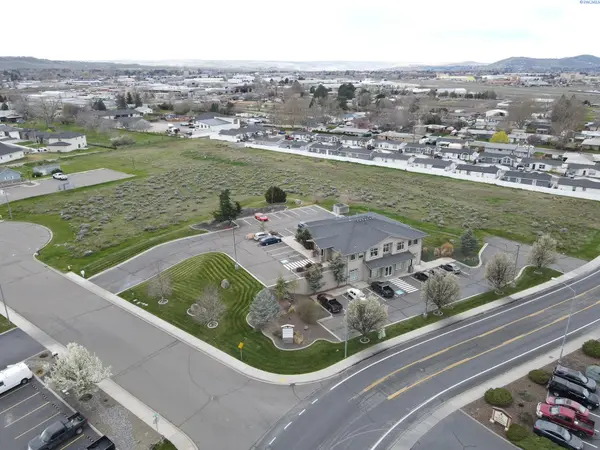 1123 N Grant Pl, Kennewick, WA 99336