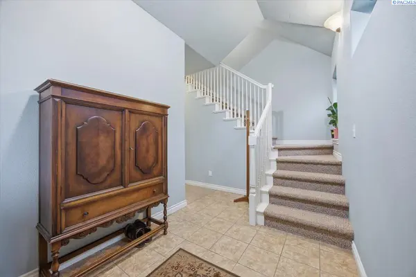 9318 Majestia Lane, Pasco, WA 99301