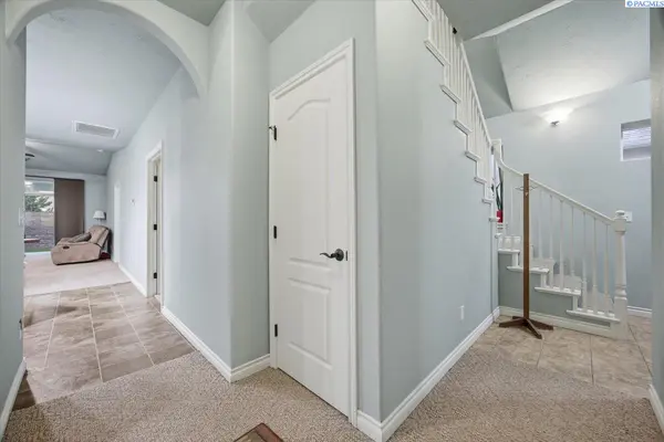 9318 Majestia Lane, Pasco, WA 99301
