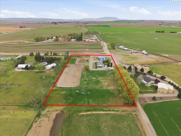 201 Clover Ln, Pasco, WA 99301