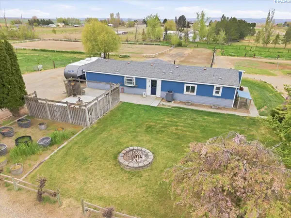 201 Clover Ln, Pasco, WA 99301