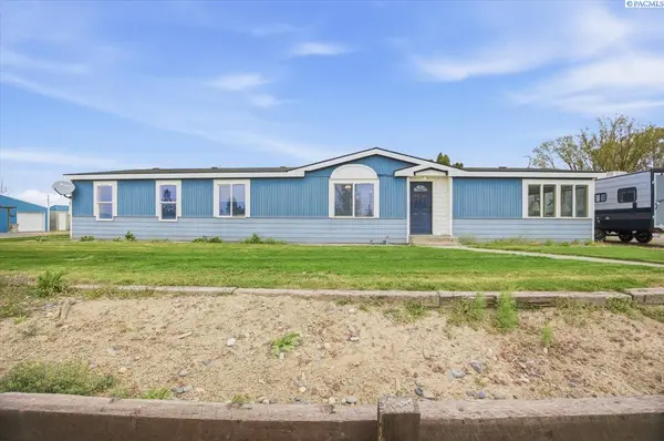 201 Clover Ln, Pasco, WA 99301