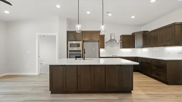 1322 Kalani Ct, West Richland, WA 99353