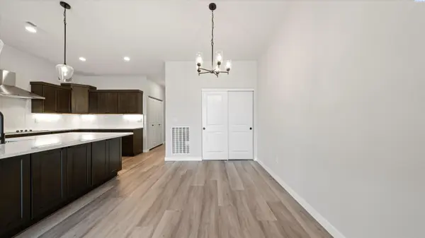 1322 Kalani Ct, West Richland, WA 99353