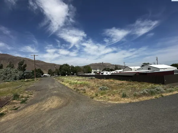000 Locust St, Roosevelt, WA 99356