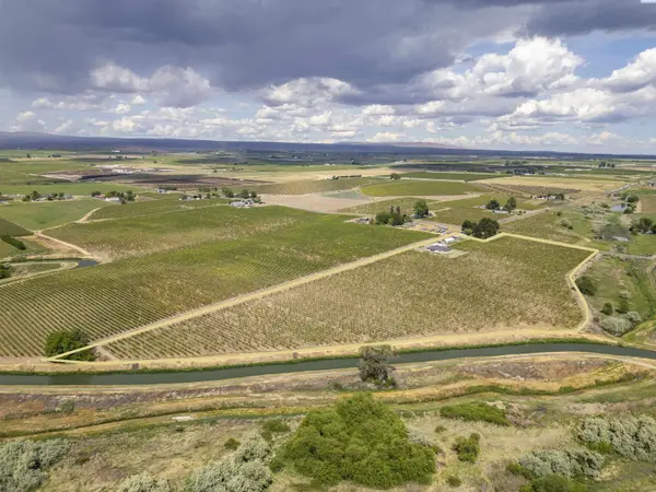 2050 Olmstead Road, Grandview, WA 98930