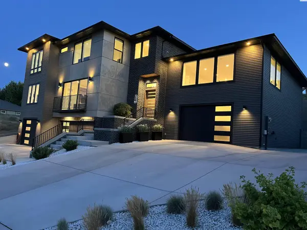 5001 Hershey Ln, West Richland, WA 99353