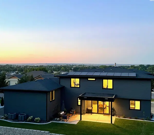 5001 Hershey Ln, West Richland, WA 99353