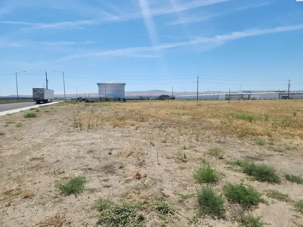 NKA S ELM AVE, Pasco, WA 99301