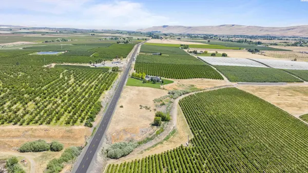 8002 NKA McCreadie Rd., Prosser, WA 99350