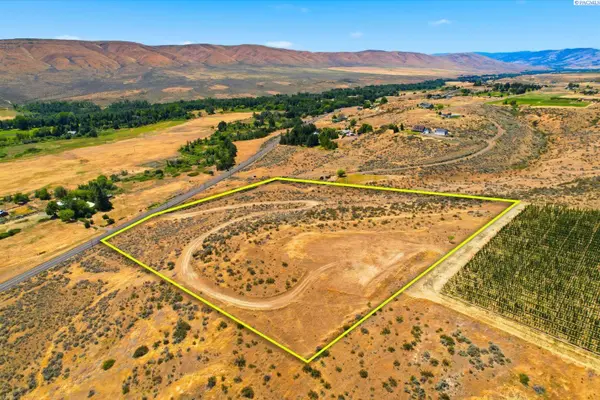 17011 Ahtanum Road, Yakima, WA