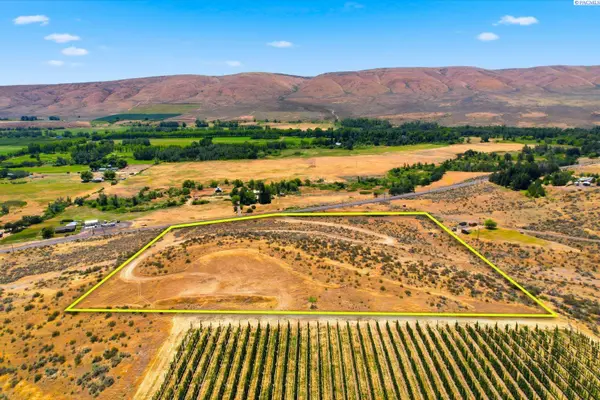 17011 Ahtanum Road, Yakima, WA