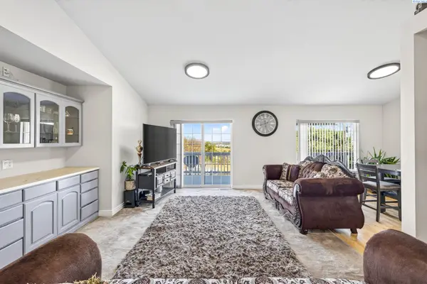 934 W Riverside Ave, Sunnyside, WA 98944