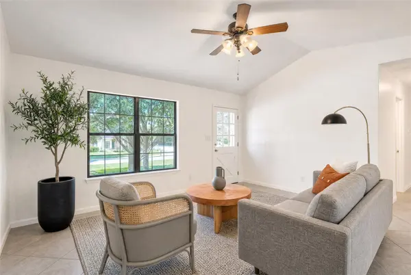 1400 Lazy Creek LN, Blanco, TX 78606