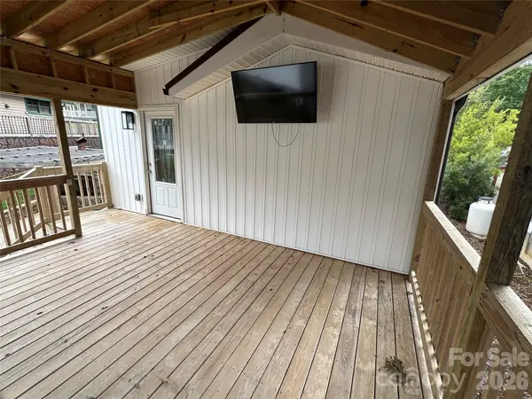 106 Deer Field DR, New London, NC 28127