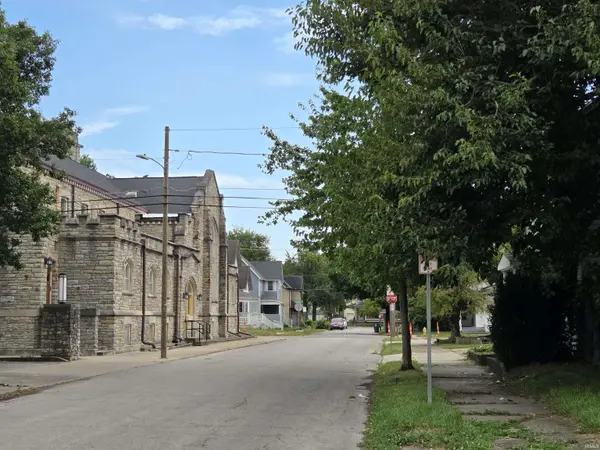 211 S Cherry ST, Muncie, IN 47305