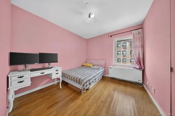 71-28 163rd ST #2A, Fresh Meadows, NY 11365