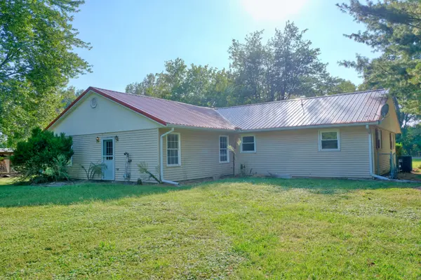 103 Smith DR, Desoto, IL 62924