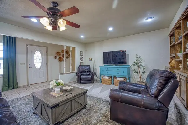605 Hoehner AVE, Okarche, OK 73762